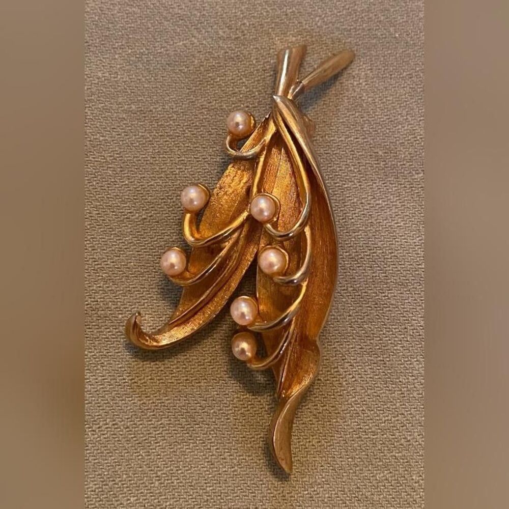 Vintage Boucher Gold Tone Lily Of The Valley Brooch Pin Faux Pearl Floral Spray